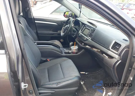 2015 Toyota Highlander Le Plus V6 z USA, uszkodzony, nr VIN 5TDBKRFHXFS119653